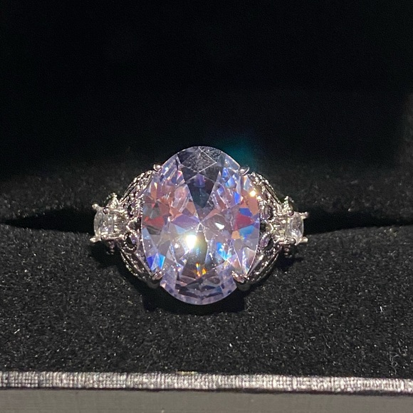 Jewelry - Elegant Silver Crystal Ring